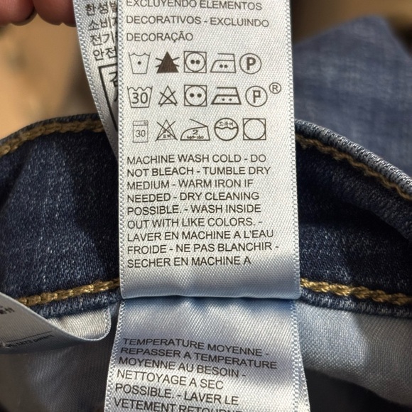 Levi's Women's 315 Shaping Boot Cut Jeans Size 30 Mid Rise Medium Wash Jeans - Picture 8 of 16